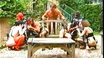 Seksi 19-godišnja sex film free porn brineta za stidljivog stranca