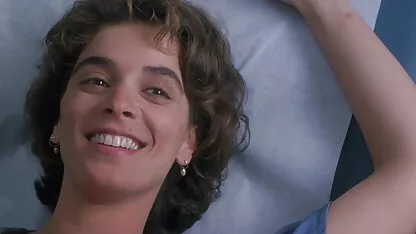 Egzotična indijska filmxex plesačica u oblaku