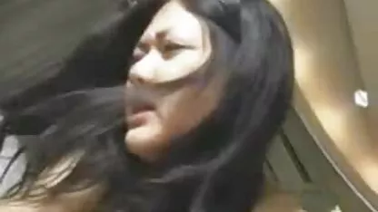 Slatka azijska djevojka voli predigra prije seksa japonis porno