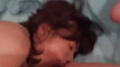 Dvije lezbijke u trapericama strastveno miluju filme online xnxx na kauču