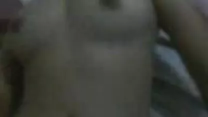 Maser porno film movie je nježno miluje klijenta i jebe joj mokru vaginu