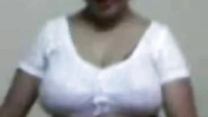 Ćelavi macho jebe crnku u nježnoj i ukusnoj guzici s velikim penisom porno romance hd