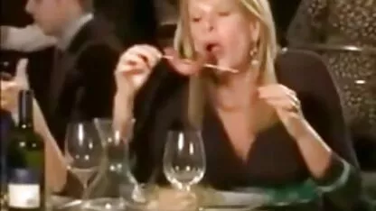 Ovaj nimfo film sexy xxxx obožava analni amater