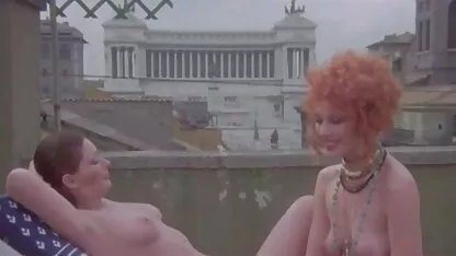 Sipao je šampanjac preko djevojčine vagine i željno film porno in 3 ju je jebao