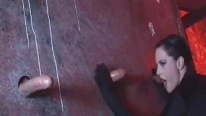 Vaš novi kolega Jim preporučuje vam privat video porno wank za njenu kratku suknju!