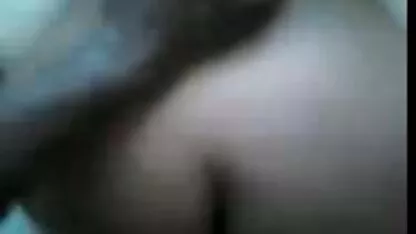 Tamnoputa sluškinja vuče porno college hd se na dva člana gospode u odijelima
