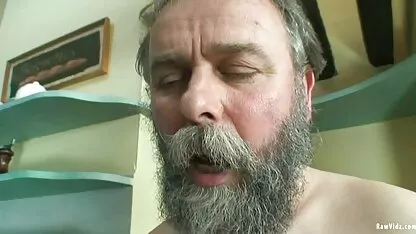Zbirka horny komadića koji animal film porno kušaju penis