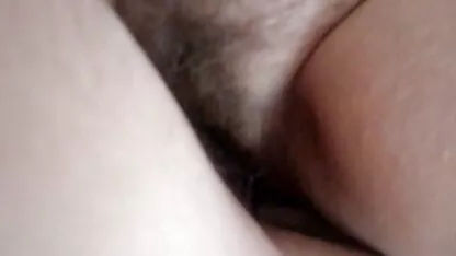 Prekrasnu djevojku film porno sexi u bijelim čarapama jebe momak u dnevnoj sobi