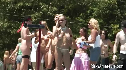 18-godišnji tinejdžer se sjeba s sex prno film kupaonskim češljem