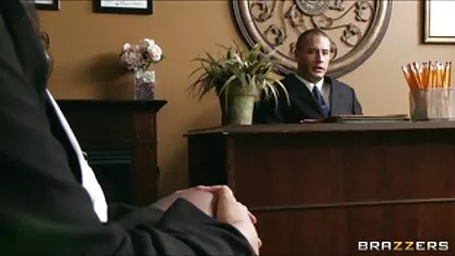 Sestrin suprug željno jebe svoju sestru u rupe i napuni lice film xexi spermom