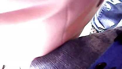 Lažni par iz susjedstva siri porno hd s obližnjeg trijema prikazuje svoj seksualni video