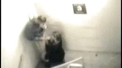 Supruga šefa u čarapama jebala gratis xxx film je podređeno pravo u uredu